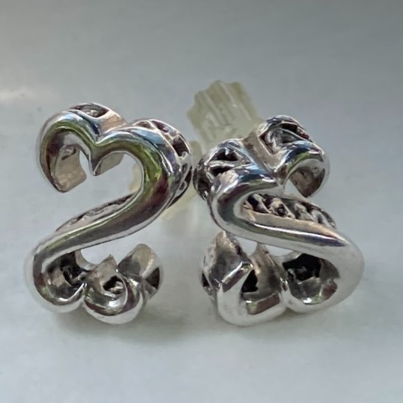 Cute little JWBR double hearts filigreed sterling silver post earrings - Picture 6 of 9